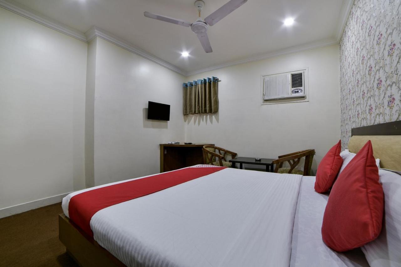 Oyo Imax Inn Near Charminar Hyderabad Exterior foto